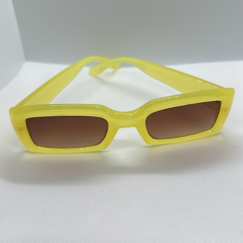 Retro-Chic Yellow Rectangular Sunglasses - 400 UV… - image 9